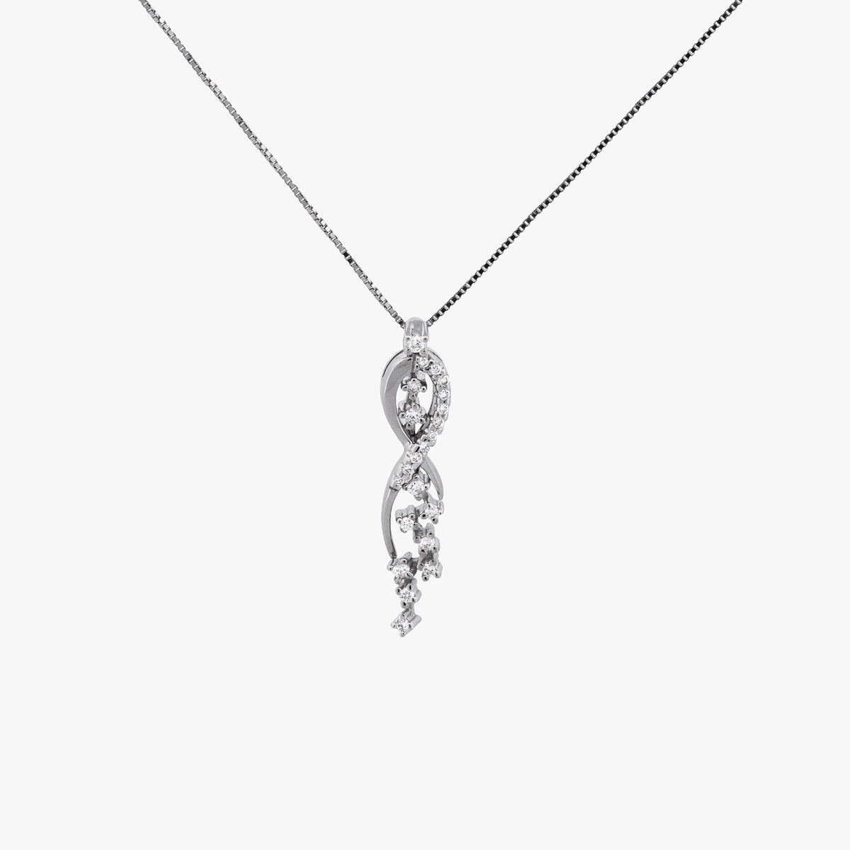 Comprar Collar con colgante realizado en oro blanco de 18kt, con 22 diamantes. Compro oro Barcelona. Envío gratis.