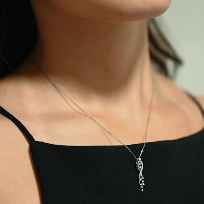 Comprar Collar con colgante realizado en oro blanco de 18kt, con 22 diamantes. Compro oro Barcelona. Envío gratis.