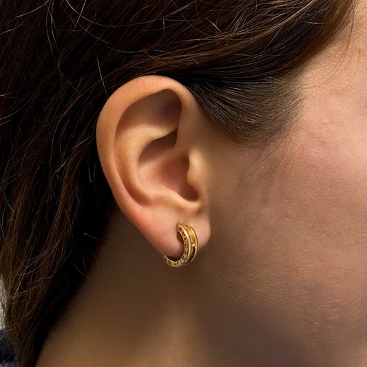 Pendiente individual modelo BZero1 de 1 banda de la prestigiosa casa Bvlgari, realizados en oro rosa de 18kt. Los pendientes tienen un diámetro de 14,93mm. Este pendiente se vende de manera individual.
Anillos de lujo Bvlgari al mejor precio, joyas de marca baratas, anillos bvlgari.