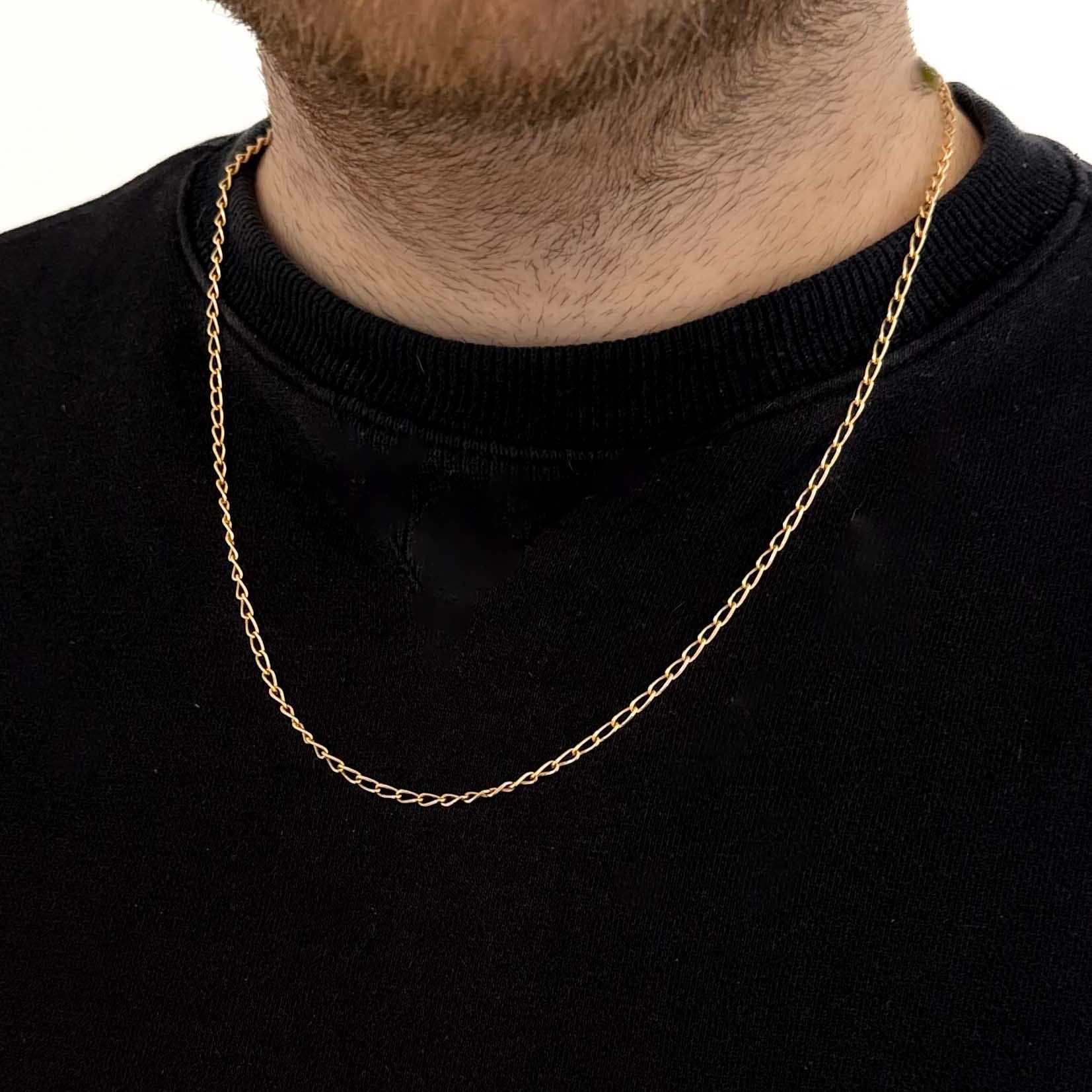 Comprar collar de oro de amarillo de 18kt con cadena barbada con eslabón alargado. Medidas: 55,5cm de largo x 2,41mm grosor. Cadenas de oro de 18kt baratas.