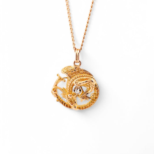 Comprar colgante medalla de dragón realizada en oro amarillo de 18kt. Joyería Ian'Or. Joyas de segunda mano. Joyas restauradas. Colgantes baratos. Envío gratis.