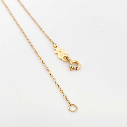 Collar original de la firma Tous de oro de 18kt con cadena de 40cm de largo y colgantes en forma de osito, corazón, tulipán y flor en oro. Con cierre tipo reasa.
Joyería compro oro, dónde comprar y vender joyas en Barcelona al mejor precio. Venta de joyas. Joyas de segunda mano Tous.
