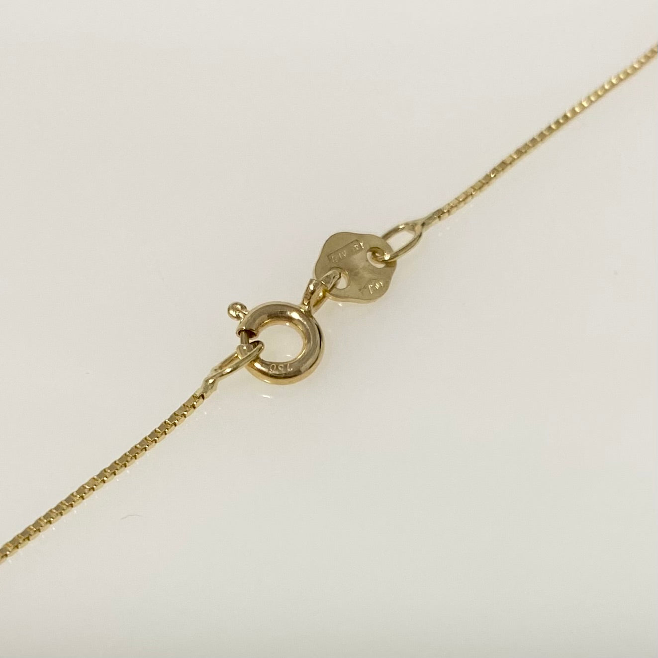 12622GM - Collar oro 18kt con cadena veneciana con colgante círculo y perla cultivada