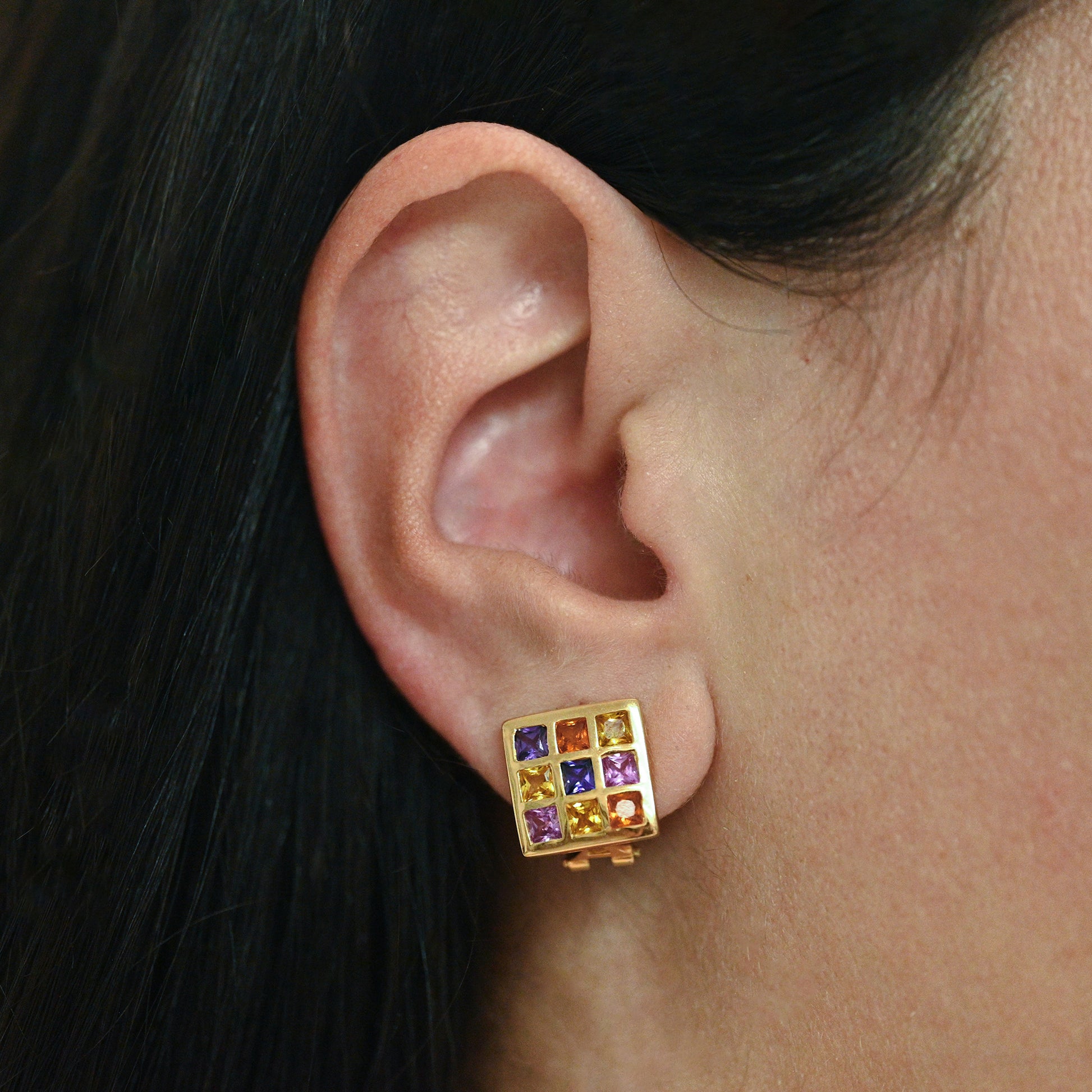 Pendientes de oro amarillo de 18kt en forma de "cuadrado" con 9 piedras topacios de 4 colores distintos (amarillo, naranja, lila y rosa). Envío gratiuto, Joyería Ian'OR, envío asegurado.