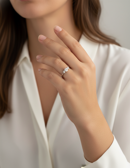 Comprar tresillo de la firma RABAT en oro blanco de 18kt con 3 diamantes talla brillante. Joyas Rabat al mejor precio. Envío GRATIS.
