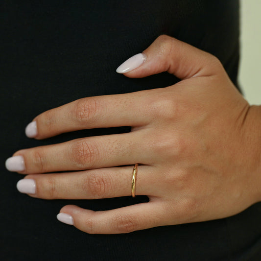 Comprar alianza de diseño fino y tradicional en oro amarillo de 18kt. Joyería Ian'Or. Envío GRATIS y pieza certificada.