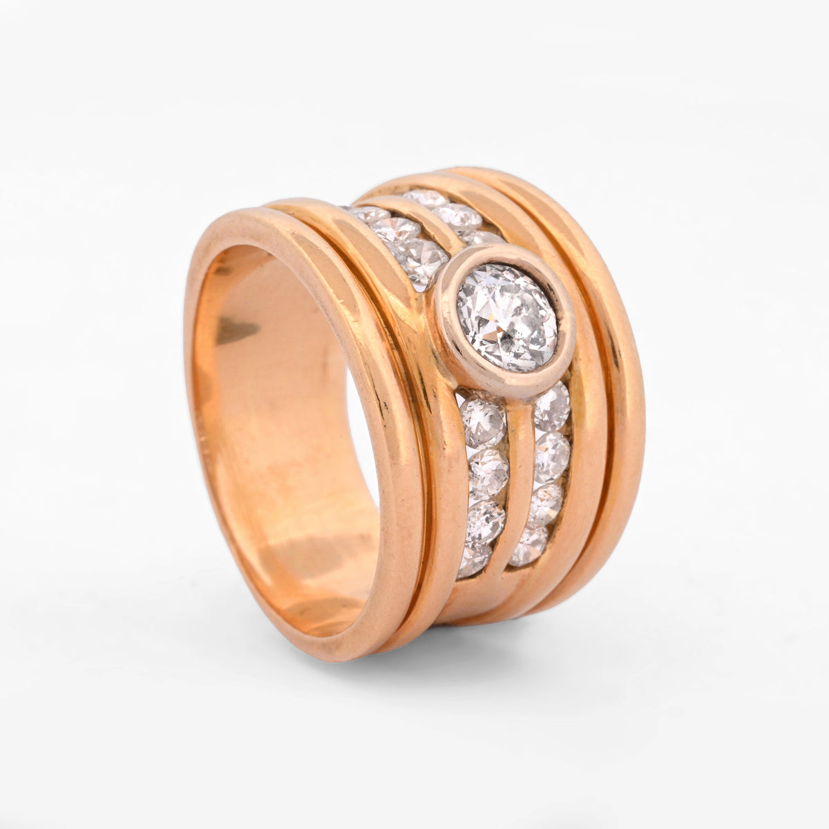 Comprar anillo de caña ancha en oro amarillo de 18kt con diamantes. Joyería Ian'Or. Envío GRATIS y pieza certificada.