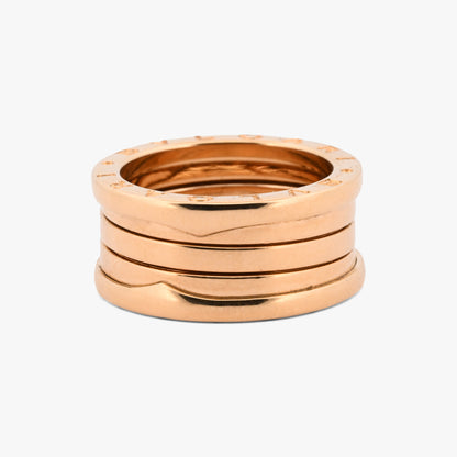 Compra anillo de oro amarillo de 18 kt con diseño de múltiples bandas y acabado pulido. Inspirado en el icónico Anfiteatro Flavio, combina la fuerza de la arquitectura romana con la elegancia de la joyería contemporánea. Sus detalles decorativos aportan un estilo sofisticado y atemporal. Una joya versátil, perfecta para cualquier ocasión. 