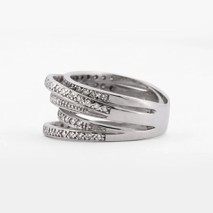 Comprar anillo de bandas cruzadas entrelazadas en oro blanco de 18kt con (diamantes). Joyería Ian'Or. Envío GRATIS y pieza ceritificada.