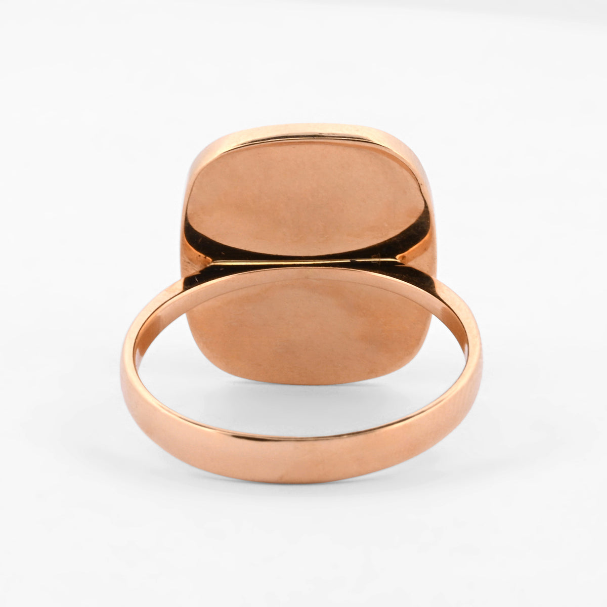 Comprar anillo tipo sello en oro amarillo de 18kt con piedra de ojo de tigre. Joyería Ian'Or. Envío GRATIS y pieza certificada.