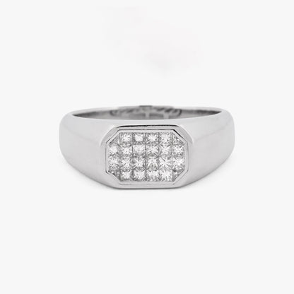 Comprar anillo sello oro blanco 18K con 24 diamantes princesa de 1,64 ct. Joya de diseño geométrico y pavé de gran brillo. Pieza certificada y envío gratuito