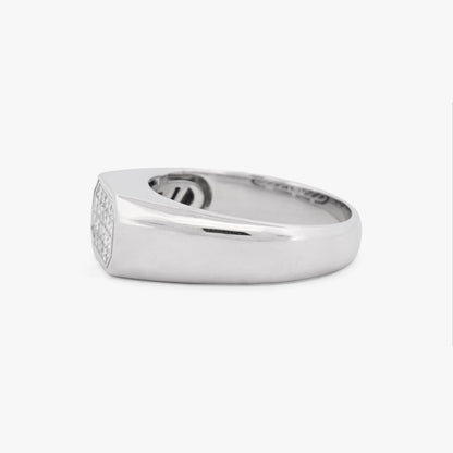 Comprar anillo sello oro blanco 18K con 24 diamantes princesa de 1,64 ct. Joya de diseño geométrico y pavé de gran brillo. Pieza certificada y envío gratuito