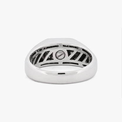 Comprar anillo sello oro blanco 18K con 24 diamantes princesa de 1,64 ct. Joya de diseño geométrico y pavé de gran brillo. Pieza certificada y envío gratuito
