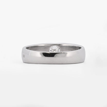 Comprar anillo solitario de oro blanco de 18kt con diseño estriado y piedra central. Joyería Ian'Or. Envío GRATIS y pieza ceritificada.