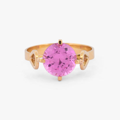 Comprar anillo solitario de oro amarillo de 18k con el toque fresco de un zafiro rosa en talla brillante. Envío gratiuto, Joyería Ian'OR, envío asegurado