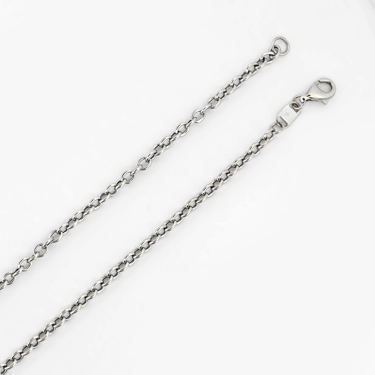 Comprar cadena tipo salomónica en oro blanco de 18kt y 39,5cm de largo con cierre tipo mosquetón. Cadenas con envío gratis. Joyería Ian'Or.