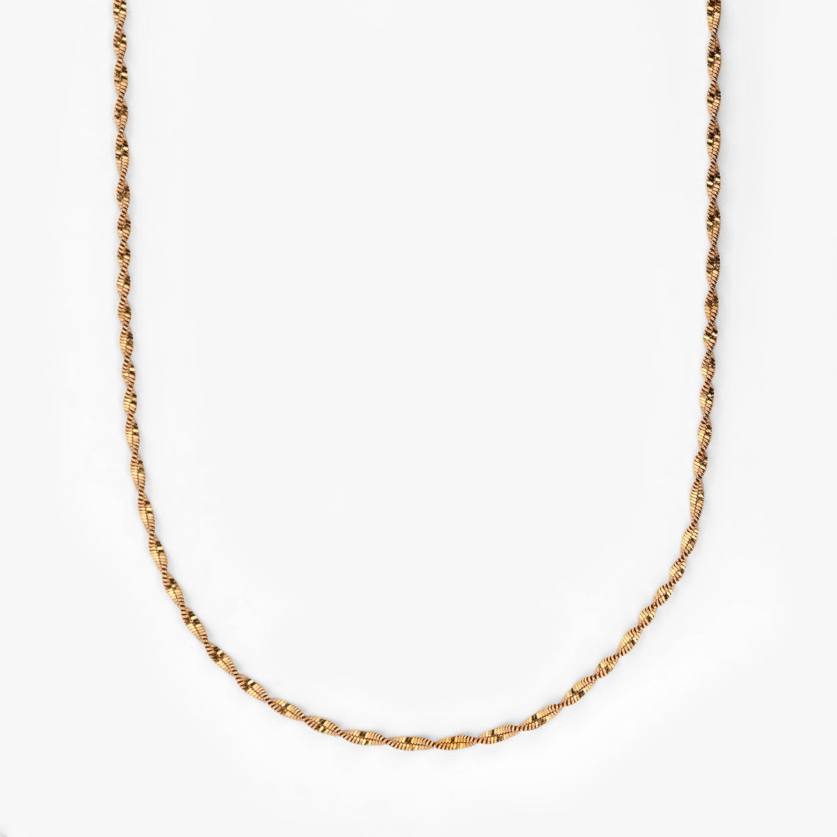 Comprar cadena Singapur de oro amarillo 18kt con eslabones trenzados de diseño retorcido y brillo único. Envío gratuito pieza certificada.