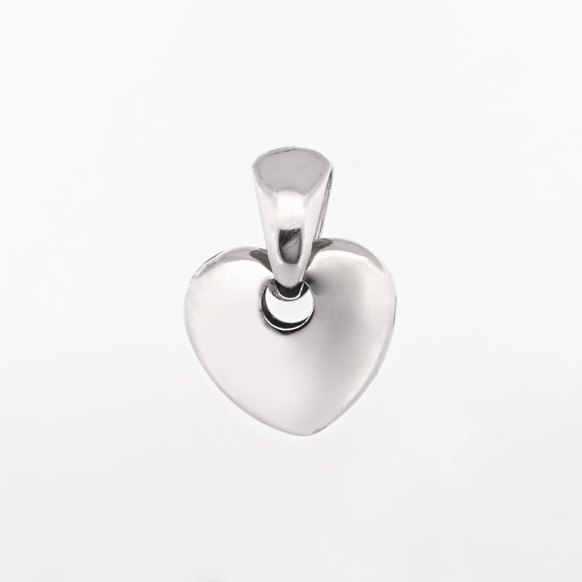 Comprar colgante de corazón en oro blanco de 18kt con acabado pulido. Joya romántica y elegante ideal para regalar. Joyería Ian'Or. Envío GRATIS.