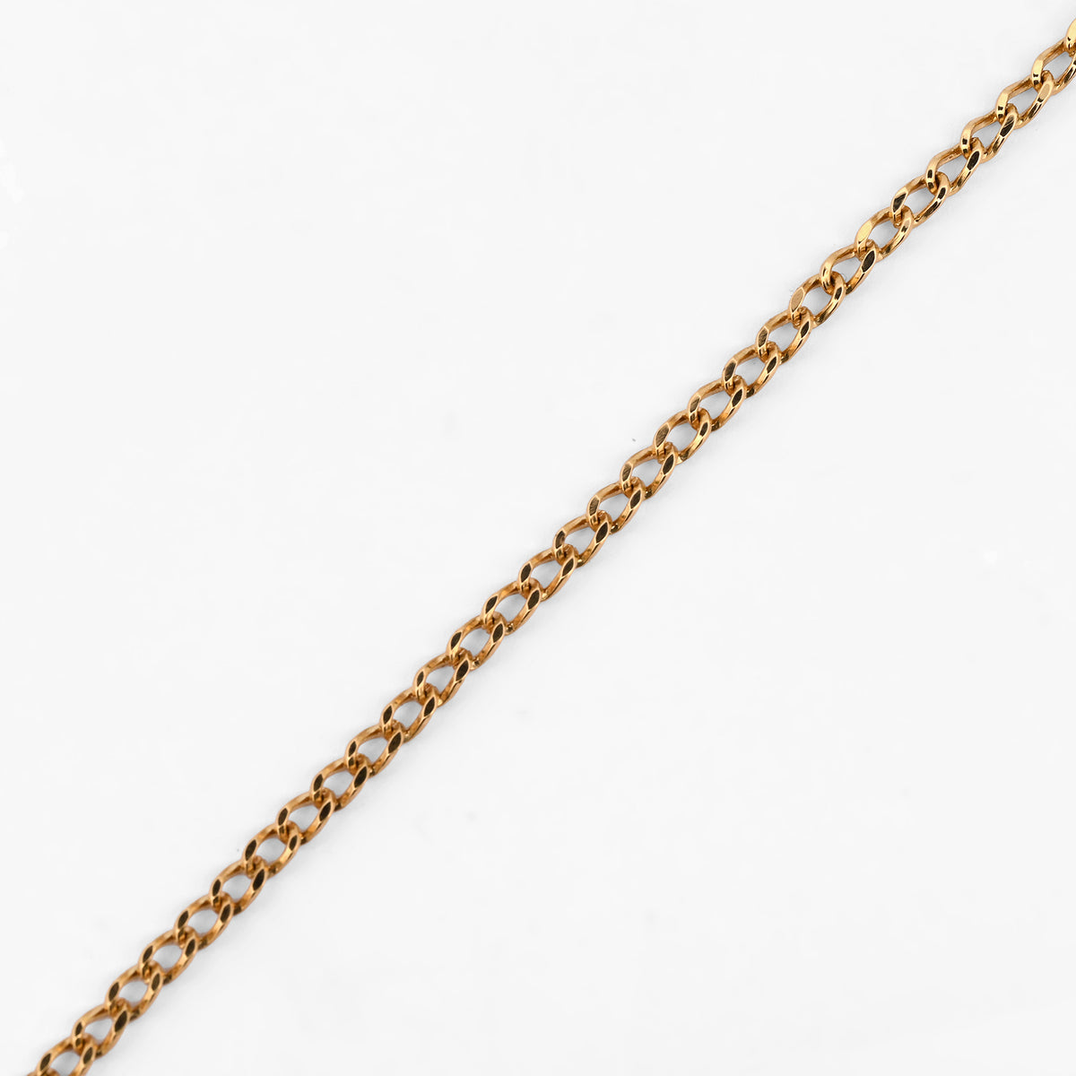 Comprar collar de oro amarillo de 18kt con cadena tipo barbada. Dispone de un cierre tipo mosquetón.Joyería Ian'Or. Envío GRATIS.