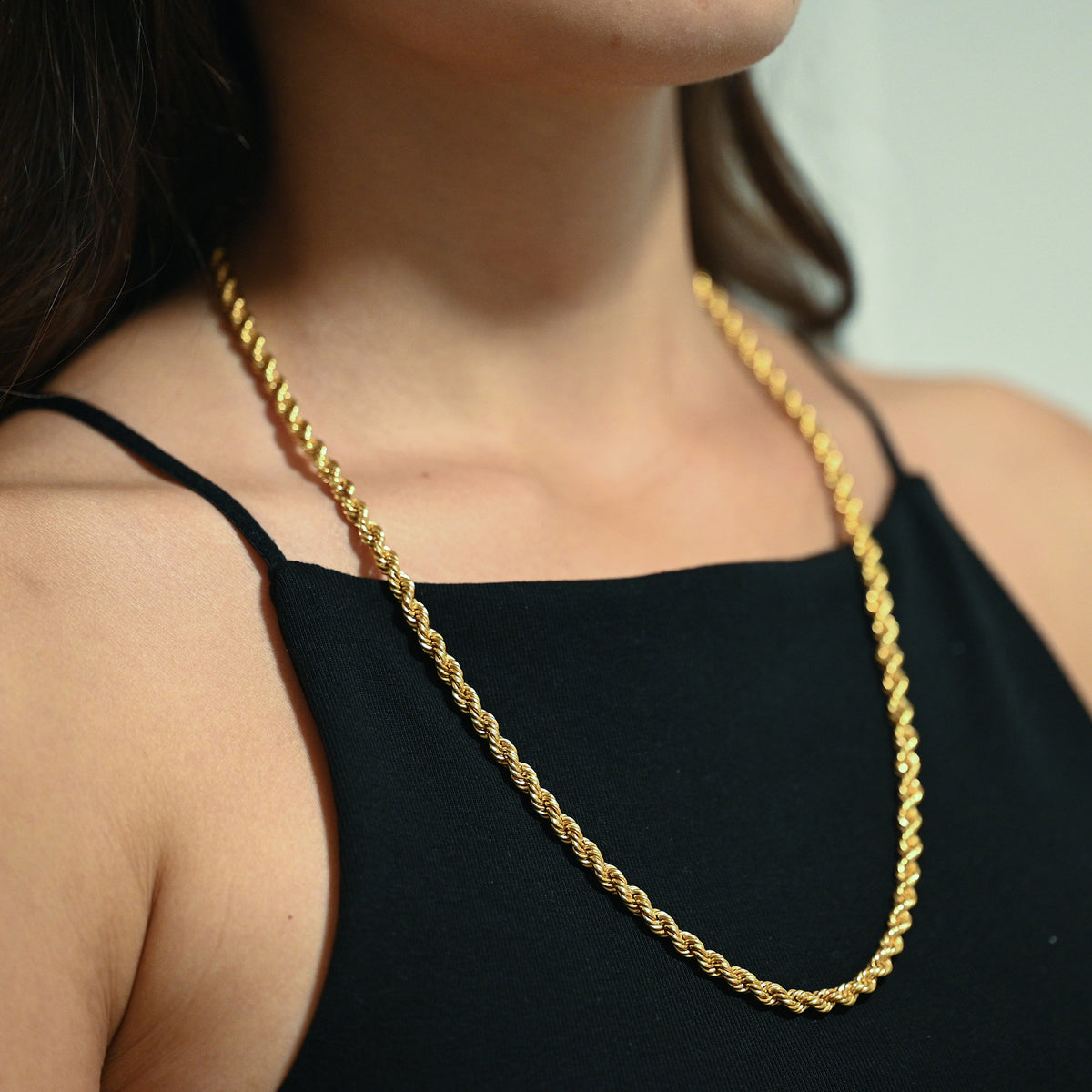 Comprar collar de oro amarillo de 18kt con cadena de cordón trenzado. La cadena mide 41,5cm de largo y dispone de un cierre tipo mosquetón.Joyería Ian'Or. Envío GRATIS.
