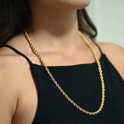 Comprar collar de oro amarillo de 18kt con cadena de cordón trenzado. La cadena mide 41,5cm de largo y dispone de un cierre tipo mosquetón.Joyería Ian'Or. Envío GRATIS.