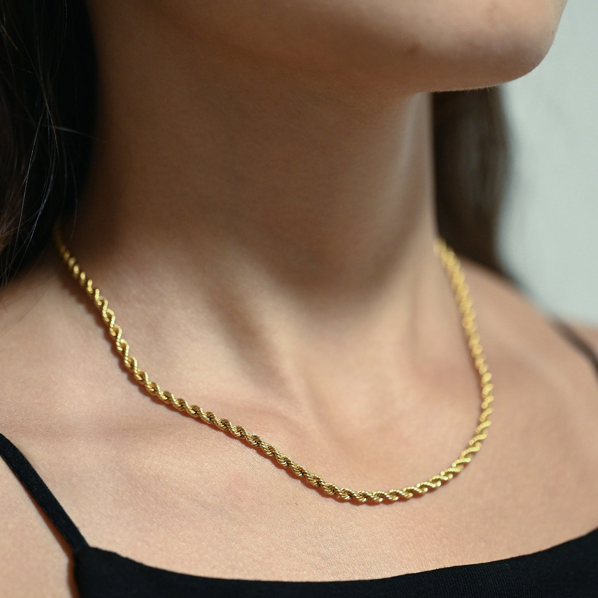 Comprar collar de oro amarillo de 18kt con cadena tipo cordón salomónico. Cierre tipo mosquetón. Joyería Ian'Or. Envio GRATIS.