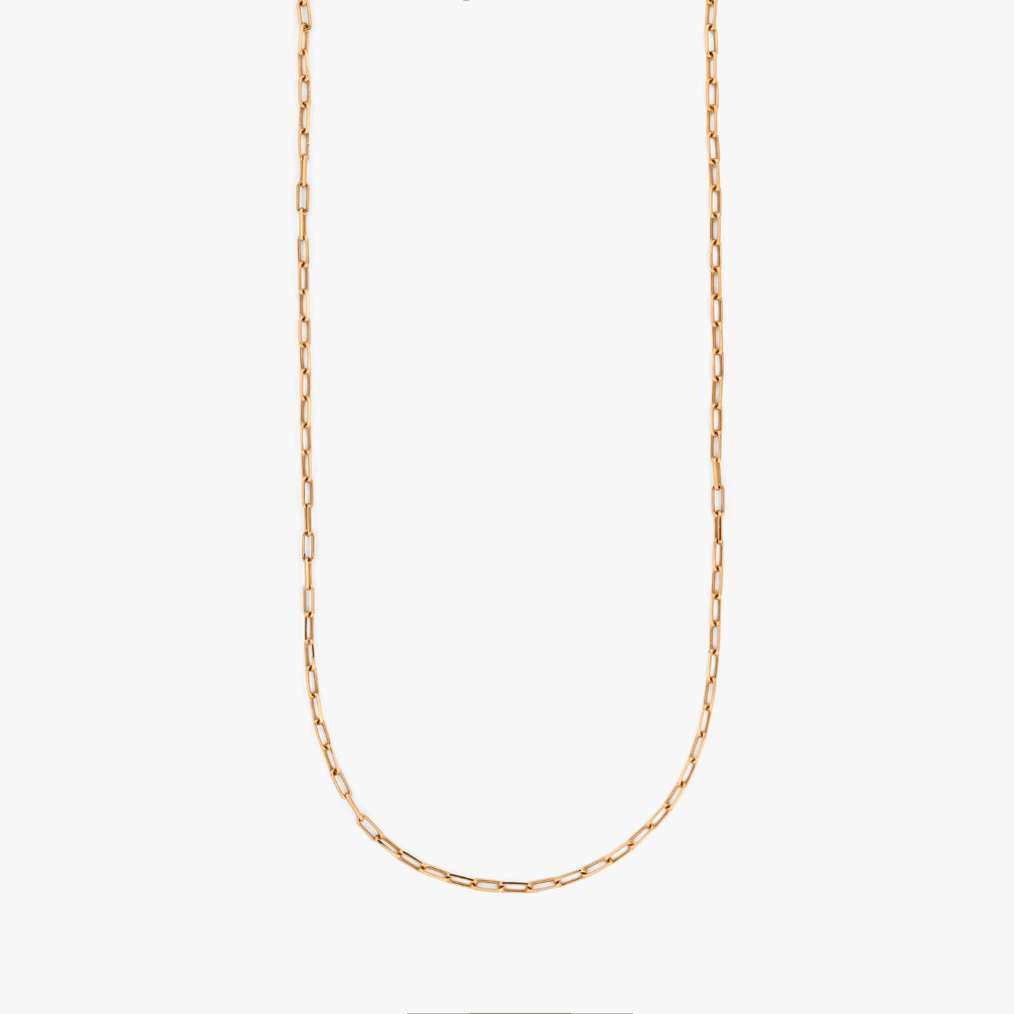Comprar collar paperclip oro amarillo 18K de eslabón alargado y patrón geométrico. Joya ligera y resistente de estética limpia. Pieza certificada y envío gratis