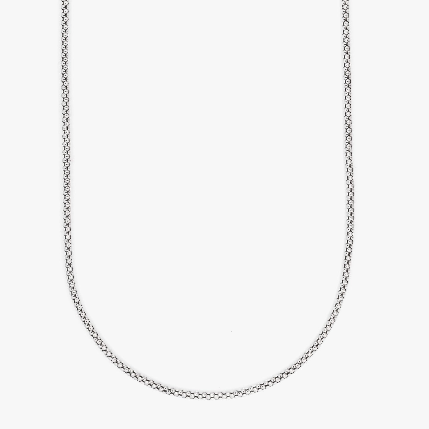 Comprar collar de cadena palomita de oro blanco de 18K con estructura tubular texturizada. Pieza sofisticada que destaca por resistencia y diseño. Envío gratis