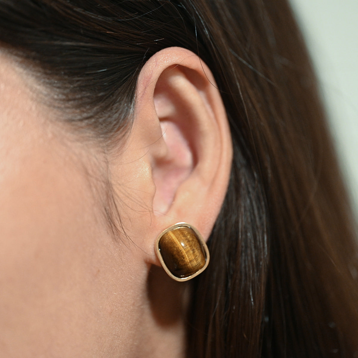 Pendientes de oro amarillo de 18kt en forma de "cuadrado" con piedra de ojo de tigre. Envío GRATIS, Joyería Ian'OR, envío asegurado.