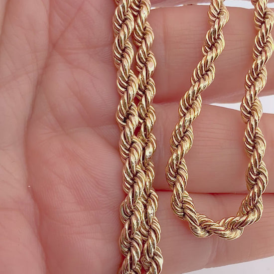 Comprar collar de oro amarillo de 18kt con cadena de cordón salomónico. La cadena mide 70cm de largo y dispone de un cierre tipo gancho. Joyería Ian'Or. Envío GRATIS.