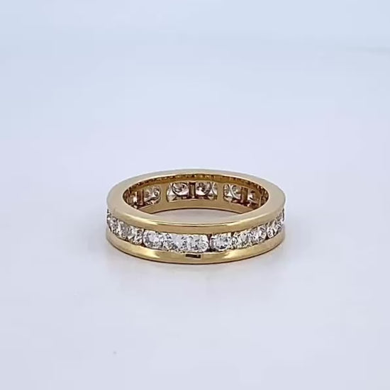 Comprar alianza entera realizada en oro amarillo de 18kt con carril de diamantes talla brillante. Anillos de segunda mano. Joyería Ian'Or. Envío GRATIS.

