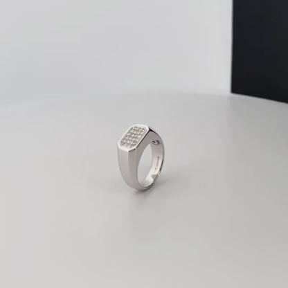 Comprar Sortija de oro blanco de 18kt tipo sello con pavé de 24 diamantes talla princesa.Joyería compro oro en Barcelona. Joyas con diamantes baratas. Envío gratis.