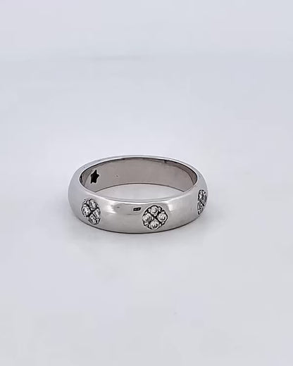 Comprar anillo realizado en oro blanco de 18kt con 20 diamantes talla brillante. Anillos de segunda mano. Joyería Ian'Or. Envío GRATIS. Ian'Or.
