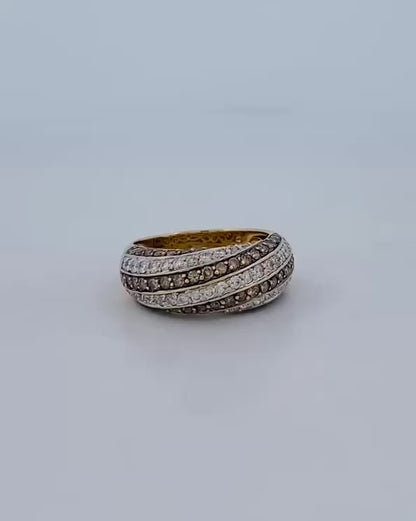 Comprar anillo realizado en oro amarillo de 18kt con diamantes talla brillante blancos y negros. Anillos de segunda mano. Joyería Ian'Or. Envío GRATIS.

