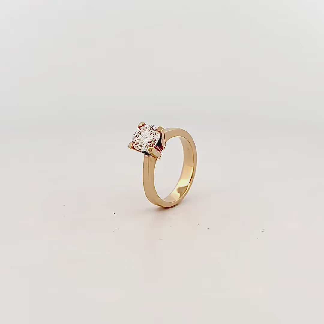 Solitario de oro amarillo de 18kt con diamante talla brillante de 7mm engastado en 4 grapas en oro amarillo. Un precioso anillo de compromiso con un diseño clásico y atemporal.
Joyas de segunda mano  al mejor precio, envío gratuito. Anillos de compromiso baratos.