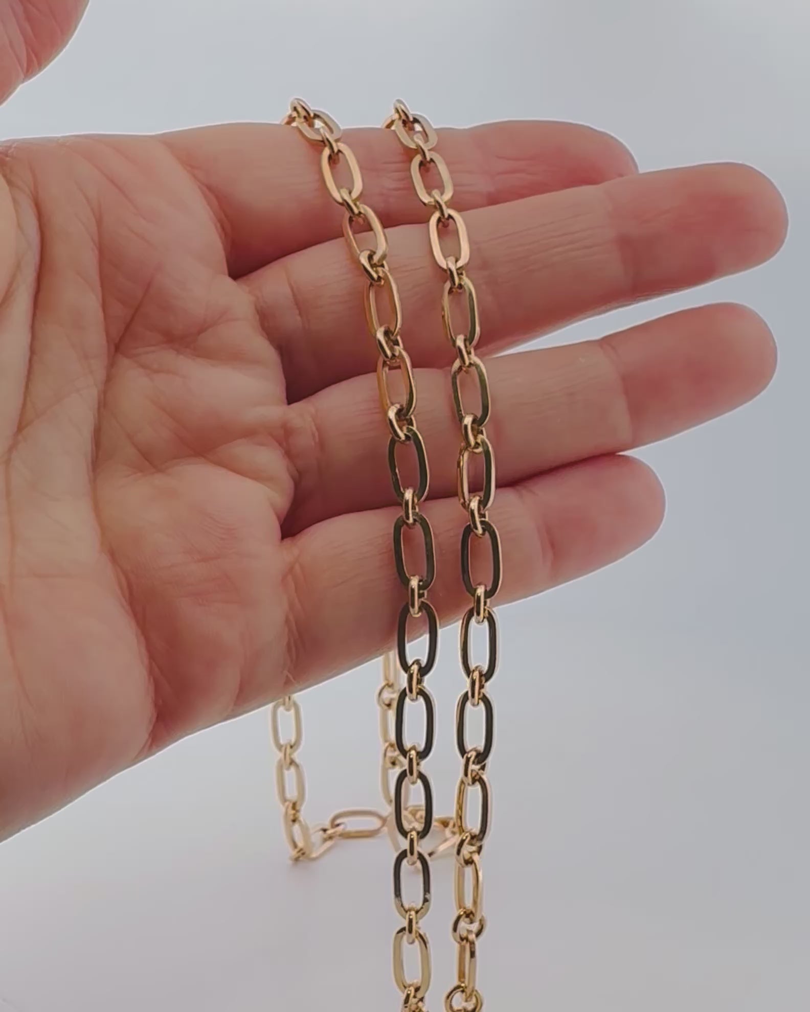 Cadena realizada en oro amarillo de 18kt con eslabones ovalados y redondos y cierre con brazo de seguridad. Cadenas de oro 18kt baratas al mejor precio.