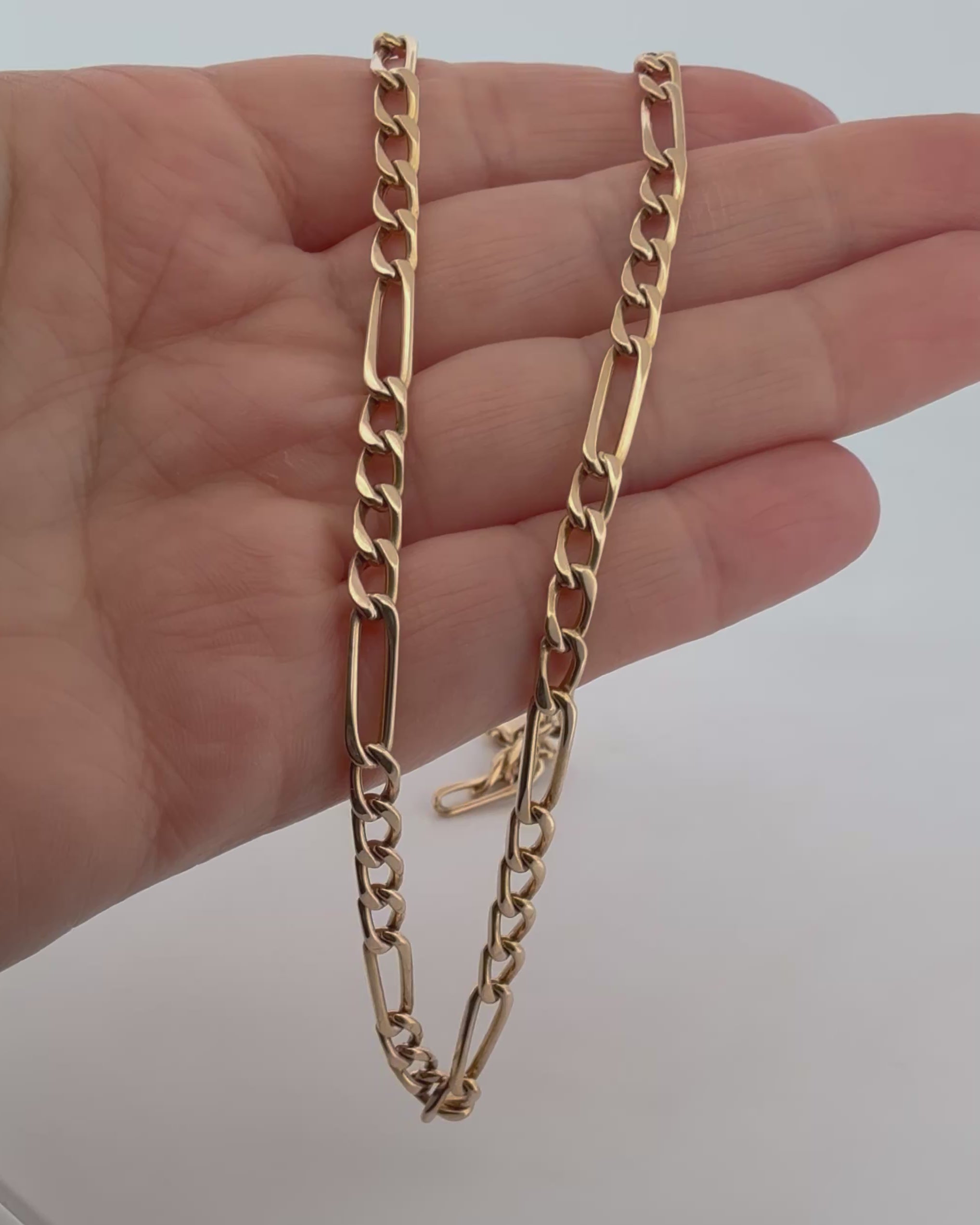 Comprar collar con cadena alterna barbada en oro amarillo de 18kt y cierre de cajón con un brazo de seguridad. Joya unisex. Envío GRATIS. Joyería Ian'Or.