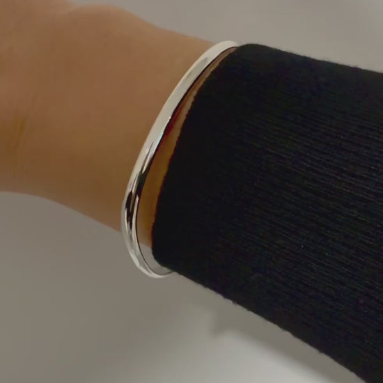 Comprar pulsera esclava rectangular de oro blanco de 18kt. Esta pulsera dispone de cierre de cajón. Joyas de segunda mano. Esclavas de oro de 18kt en Ian'Or.