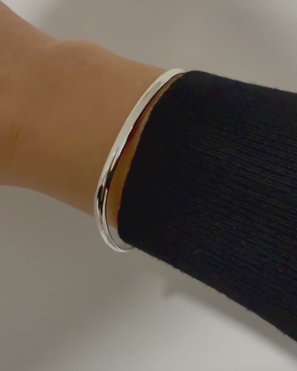 Comprar pulsera esclava rectangular de oro blanco de 18kt. Esta pulsera dispone de cierre de cajón. Joyas de segunda mano. Esclavas de oro de 18kt en Ian'Or.