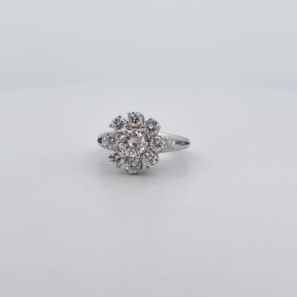27490C - Sortija oro blanco con rosetón diamantes