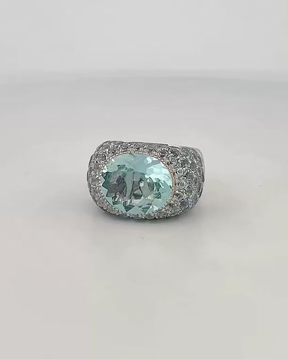 Comprar anillo de la firma Sillam realizado en oro blanco de 18kt con aguamarina central y talla brillante alrededor y en los brazos del anillo. Envío GRATIS.

