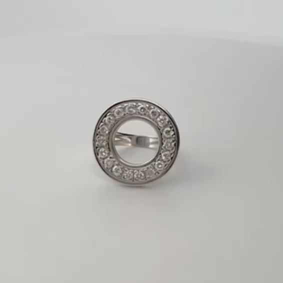Comprar Anillo realizado en oro blanco de 18kt con 18 diamantes talla brillante puestos en circulo. Joyas restauradas en Barcelona. Joyería Ian'Or.