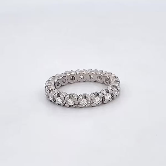 Comprar alianza entera realizada en oro blanco de 18kt con carril de diamantes talla brillante. Anillos de segunda mano. Joyería Ian'Or. Envío GRATIS. Ian'Or.

