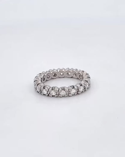 Comprar alianza entera realizada en oro blanco de 18kt con carril de diamantes talla brillante. Anillos de segunda mano. Joyería Ian'Or. Envío GRATIS. Ian'Or.

