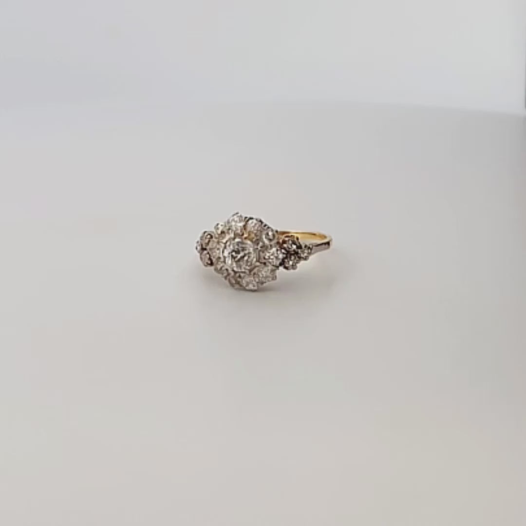 Comprar anillo vintage realizado en oro blanco de 18kt con rosetón de diamantes talla antigua. Joyas de segunda mano. Joyas vintage con diamantes. Ian'Or. 