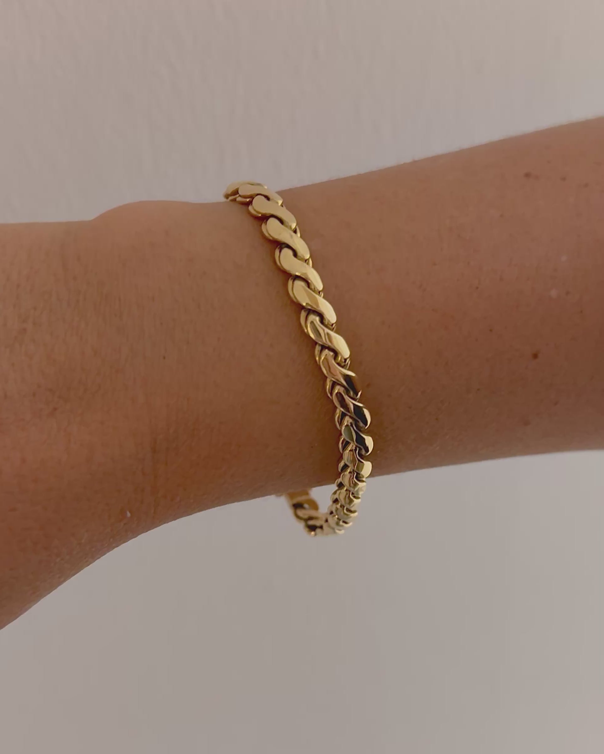 Comprar pulsera Pulsera semirrígida realizada en oro amarillo de 18kt. Esta pulsera dispone de cierre tipo mosquetón. Joyas segunda mano en Barcelona. Ian'Or.
