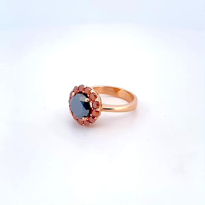 Anillo rosetón de Oro rosa de 18kt con un diamante negro central y 13 diamantes fancy brown alrededor talla brillante. Rosetones de diamantes baratos Barcelona.