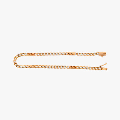 Compra Pulsera de eslabones combinados de oro amarillo de 18Kt y cierre tipo mosquetón. Con un diseño que destaca por su estructura geométrica intermitente, que combina tramos de eslabón tradicional con placas alargadas caladas, ofreciendo una pieza ligera, resistente y de estética equilibrada.