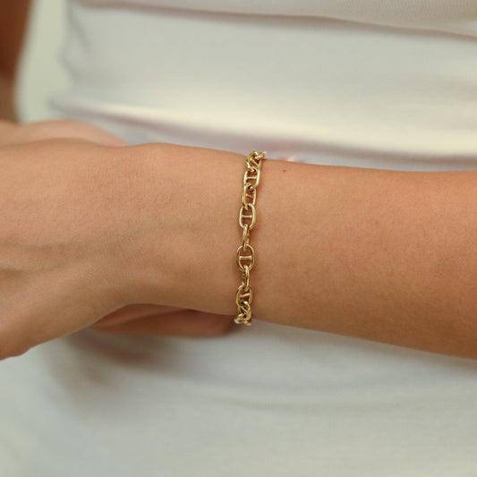 Comprar pulsera oro amarillo de 18kt con eslabones tipo ancla o marina. Joyería Ian'Or. Envío gratuito.