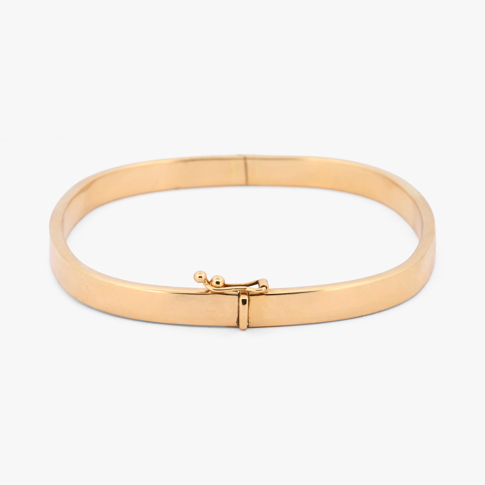Comprar pulsera esclava oro amarillo 18K ovalada. Joya minimalista y resistente que aporta un estilo limpio y sofisticado. Pieza certificada y envío gratis